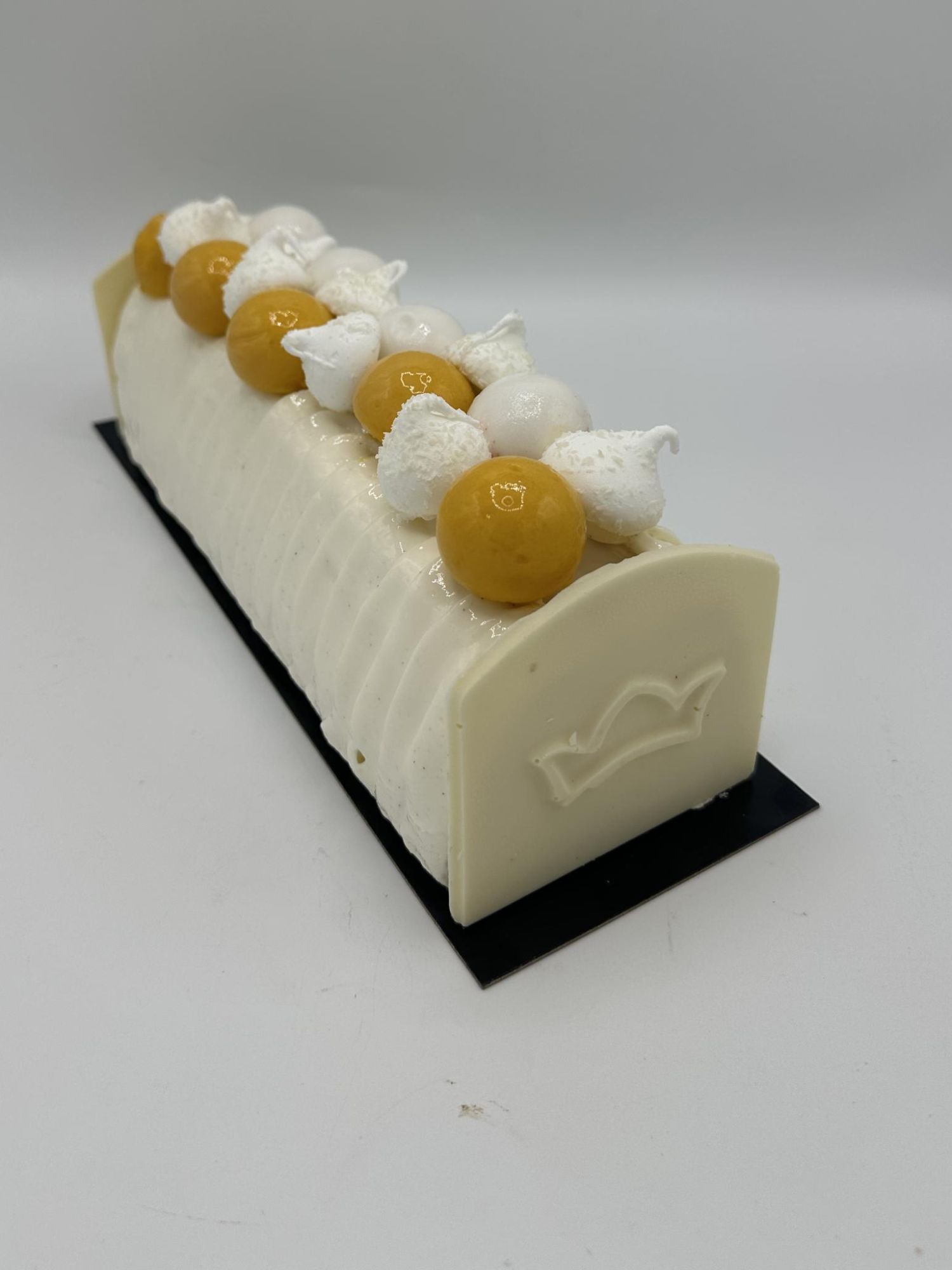 Bûche glacée coco exotique et meringue 6/8 pers
